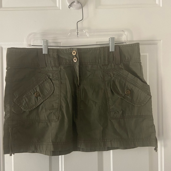 Cute khaki mini skirt - Picture 7 of 8